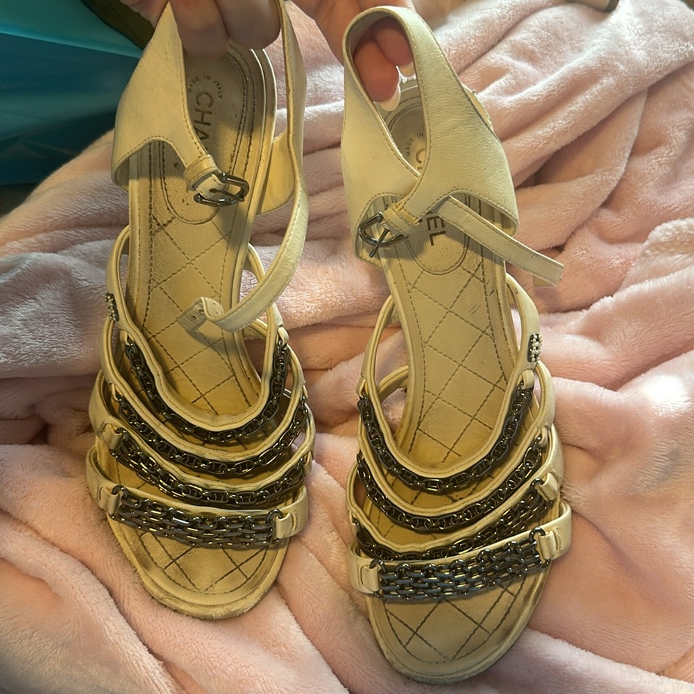 Chanel heels - Picture 5 of 9